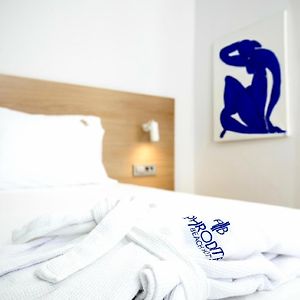 Chambre Lit King-Size au Bord de la Mer